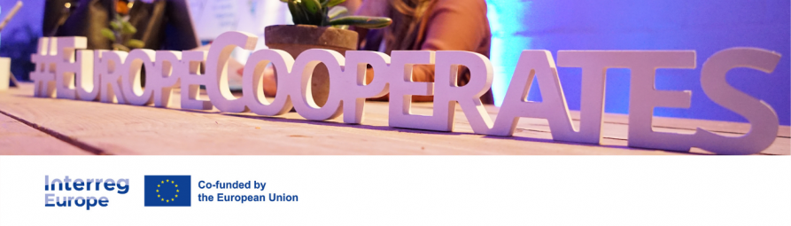 haslo konferencji Europe lets cooperate oraz flaga UE