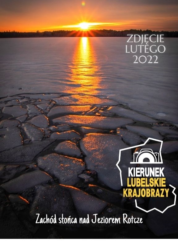 Na infografice umieszczone jest zwycięskie zdjęcie, które pokazuje zachód słońca nad jeziorem częściowo skutym lodem. Na tle zdjęcia w prawym dolnym rogu widnieje logo akcji z napisem "Kierunek lubelskie krajobrazy".