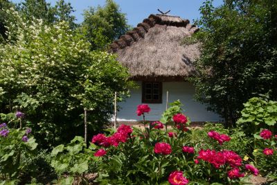 chałupa kryta strzechą