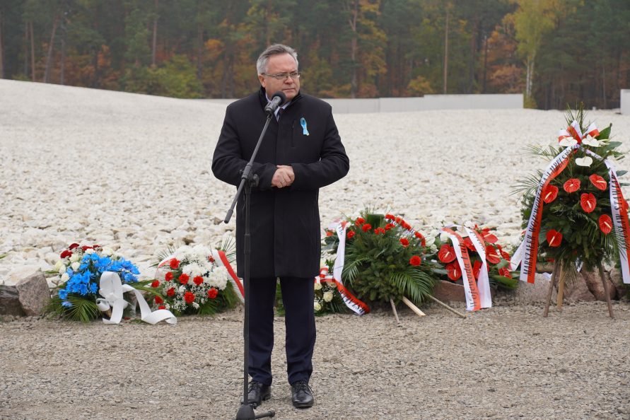 Przemówienie Wicemarszałka Zbigniewa Wojciechowskiego podczas uroczystości upamiętniających 79. rocznicę powstania więźniów w byłym obozie zagłady w Sobiborze
