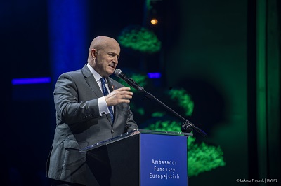 Marszałek WL w trakcie przemówienia podczas gali