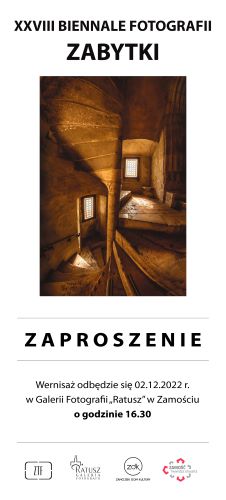 zaproszenie na biennale z wizerunkiem zabytkowego wnętrza