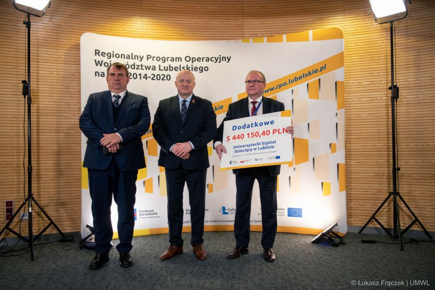 Marszałek z rektorem i dyrektorem szpitala podpisali aneks zwiększający dofinansowanie