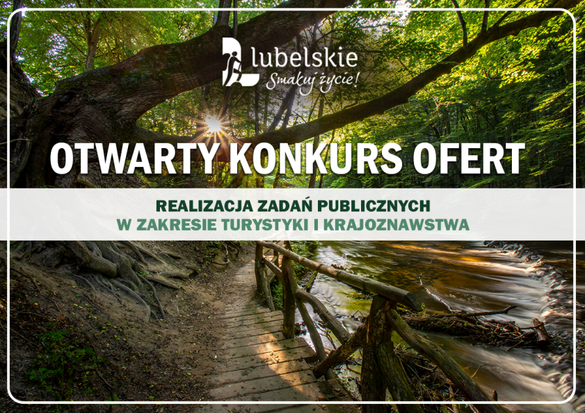 Napis Otwarty konkurs ofert realizacja zadań publicznych w zakresie turystyki i krajoznawstwa. W tle szumy rzeki Tanew, rzeka, kładka drewniana, drzewa liściaste