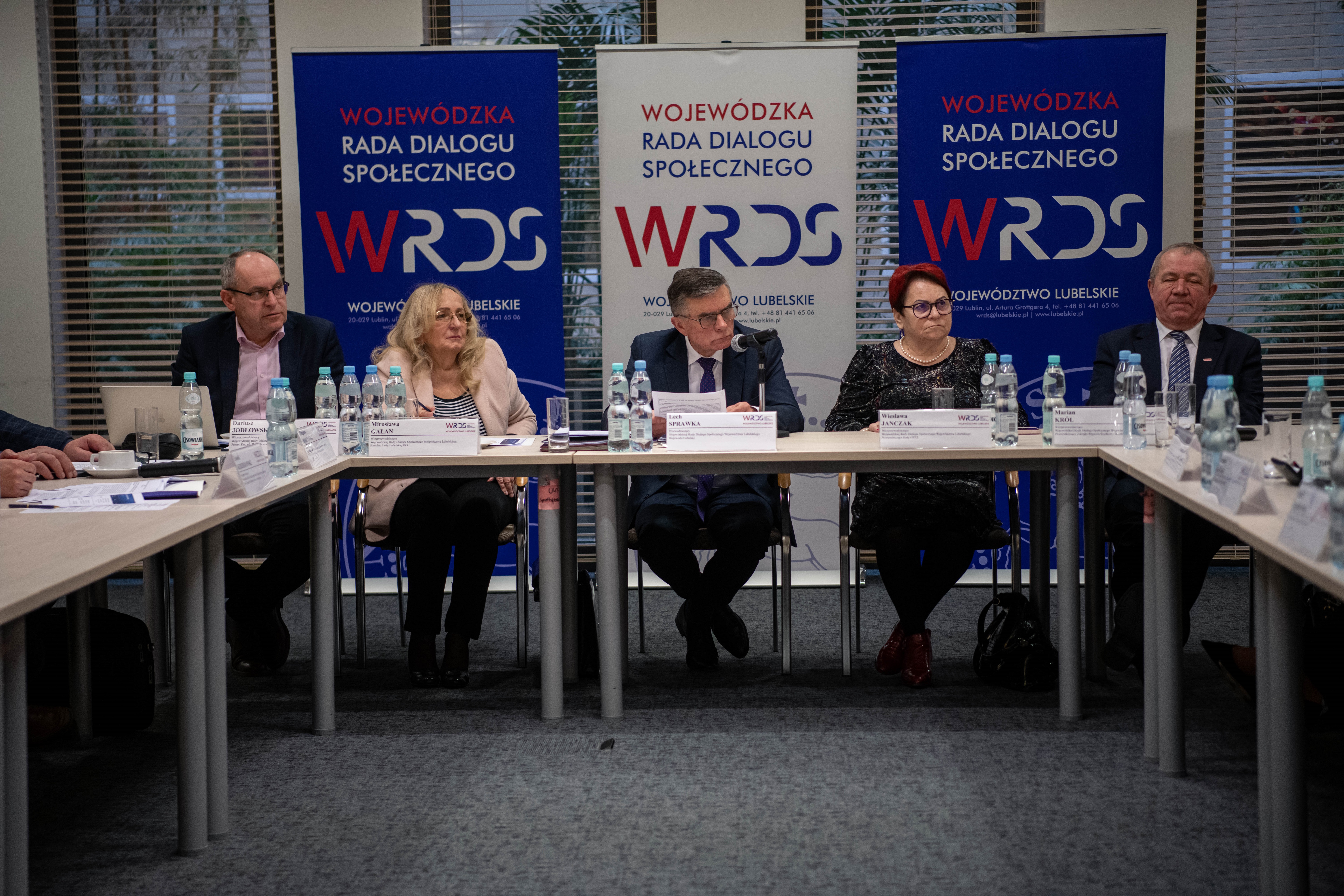 Członkowie Prezydium w trakcie posiedzenia