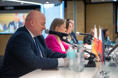 Marszałek WL otwierający posiedzenie Komitetu Monitorującego