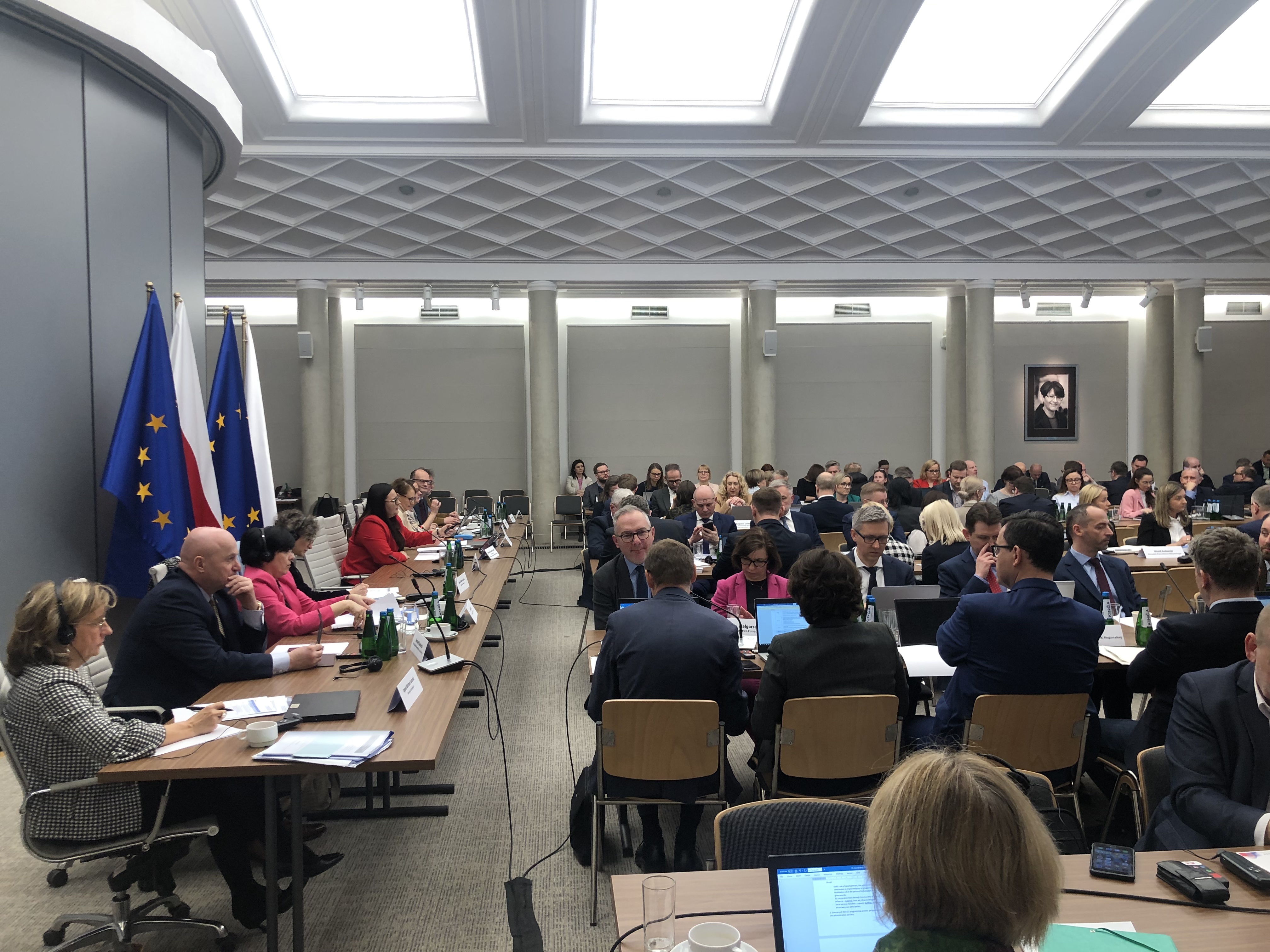 Widok na salę i uczestników spotkania komitetu ds. umowy partnerstwa 2021-2027