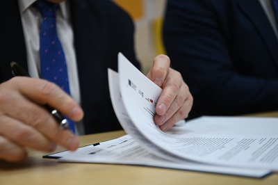 Moment podpisania umowy na realziację oddziału Toksykologiczno kardiologicznego