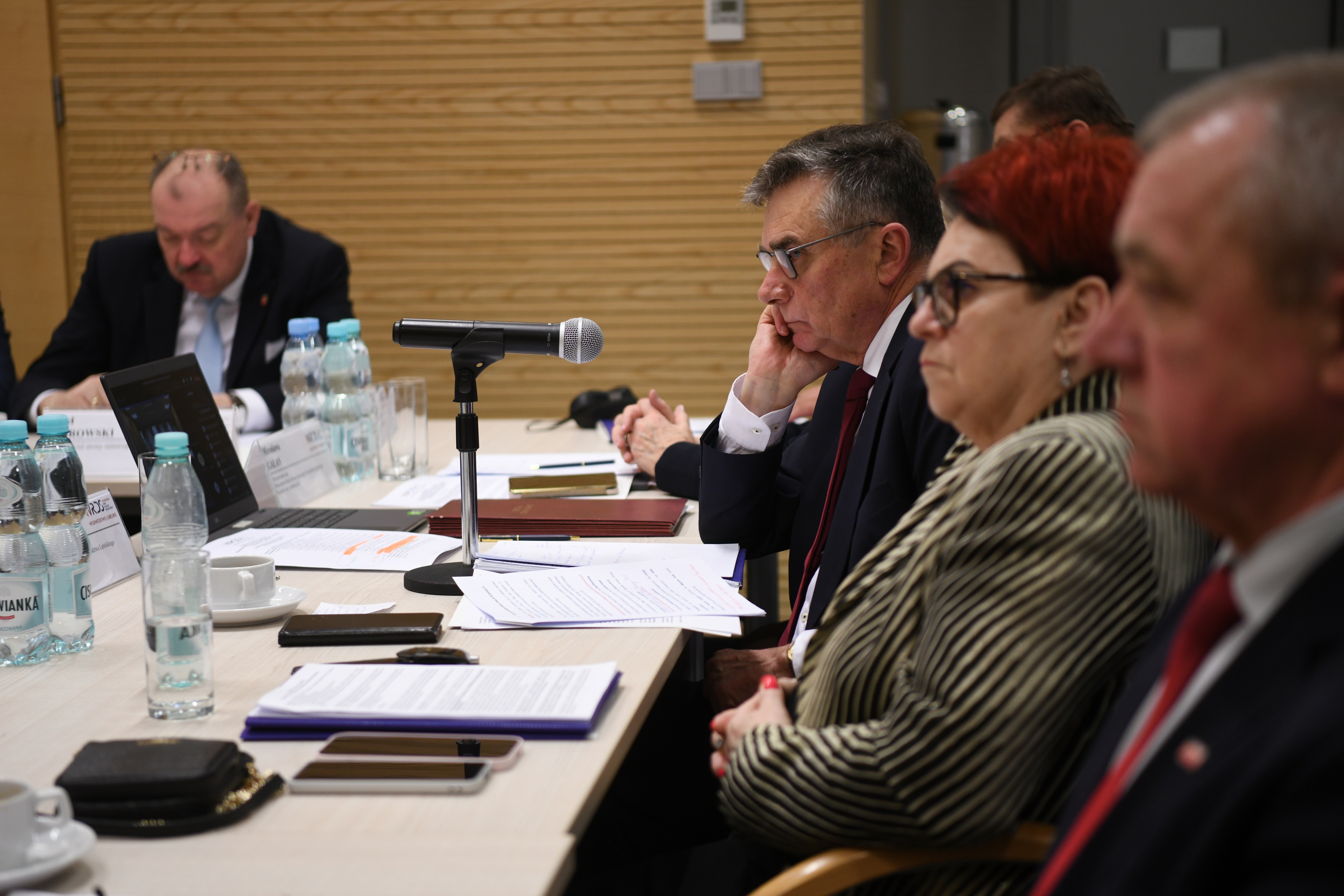 Członkowie Prezydium WRDS WL przysłuchują się wypowiedziom zaproszonych gości