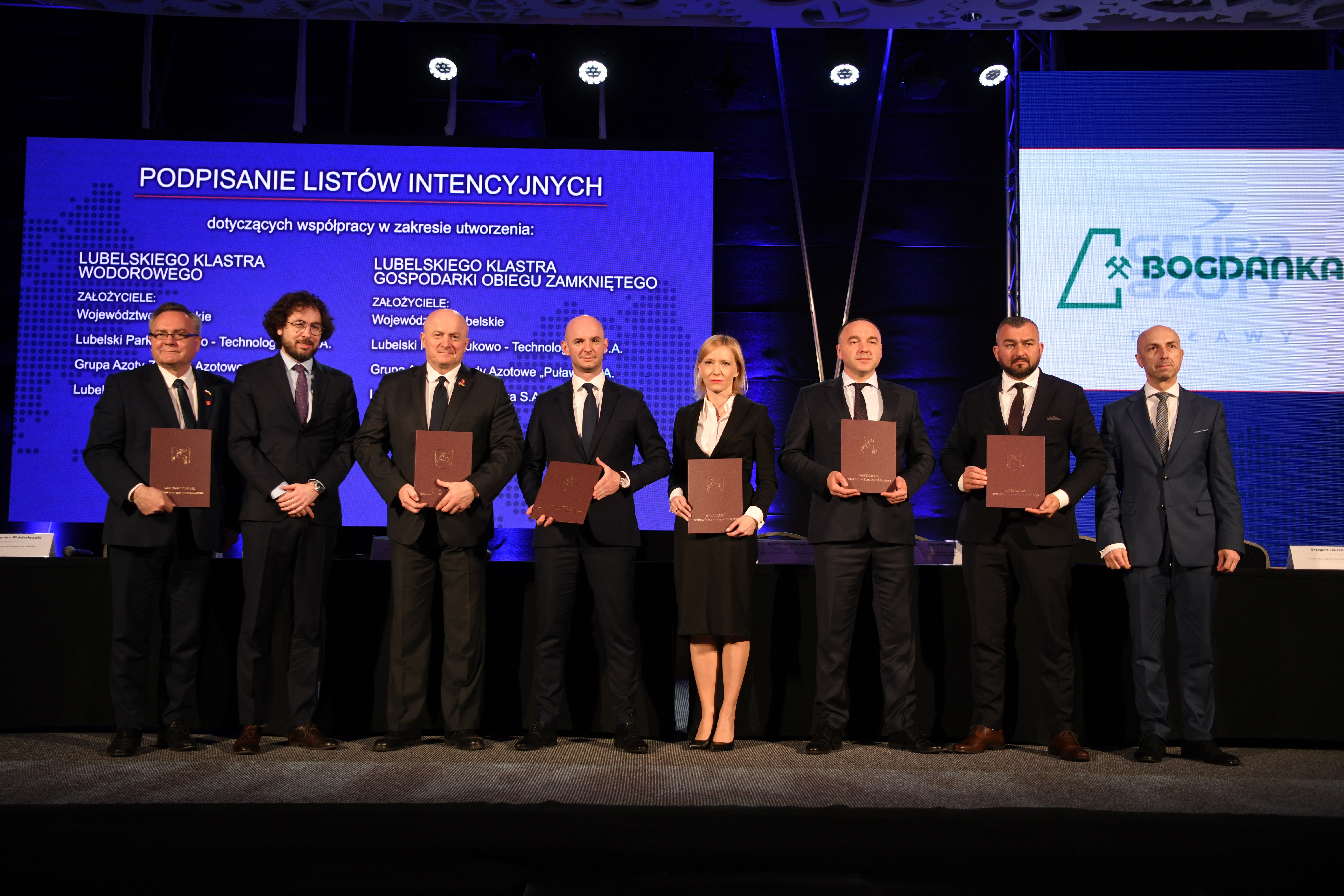 Wszyscy uczestnicy spotkania podpisania listów intencyjnych