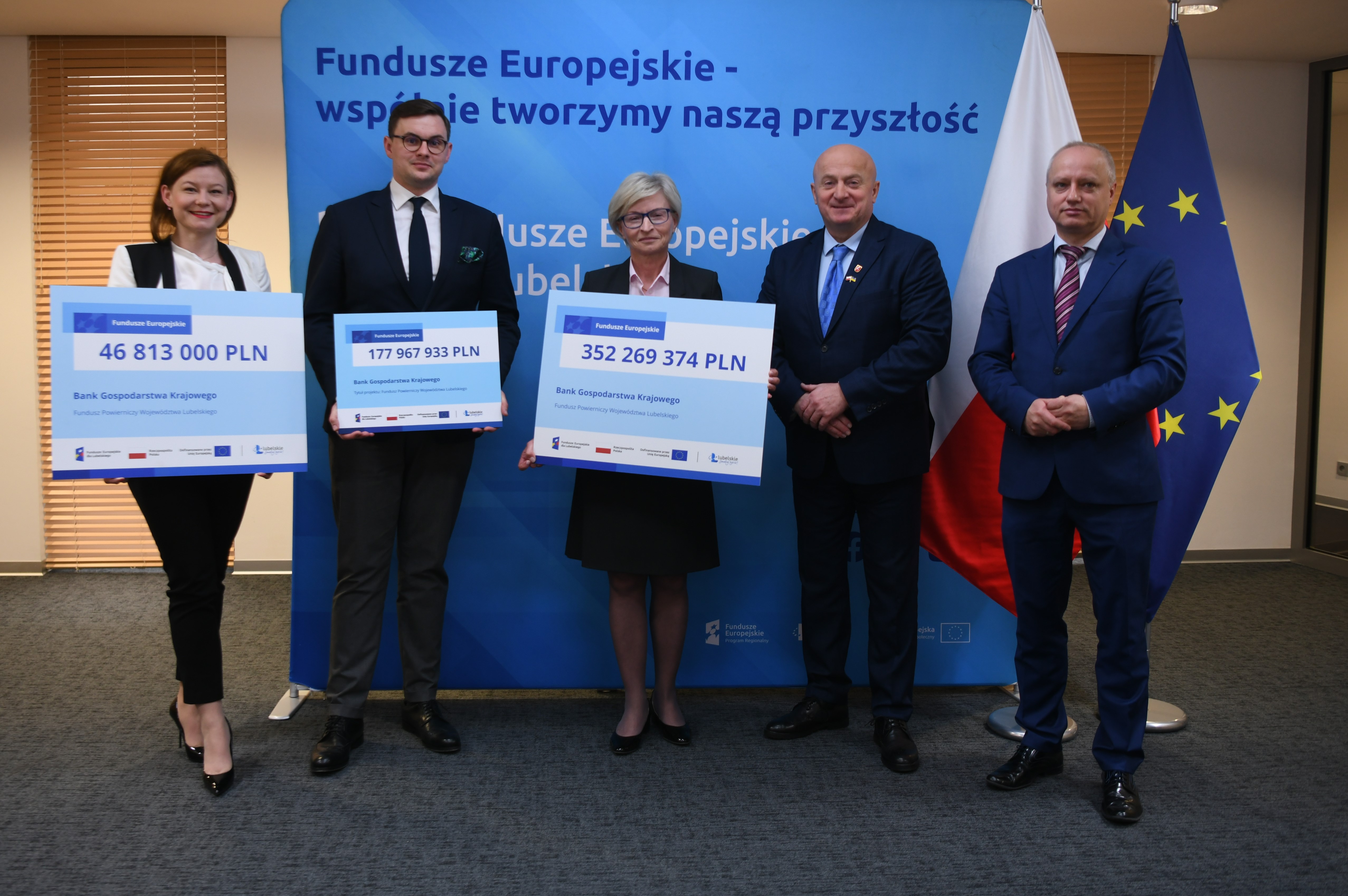 Uczestnicy podpisywania umowy z BGK na fundusze europejskie