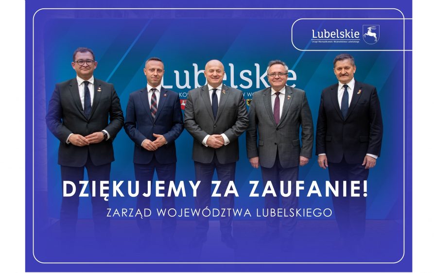 Członkowie Zarządu województwa na wspólnym zdjęciu