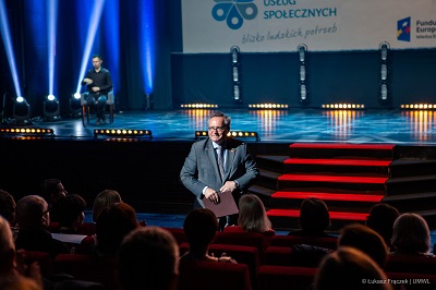 Wicemarszałek Zbigniew Wojciechowski wita przybyłych na Lubelskie Forum Centrów Usług Społecznych