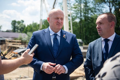 Jarosław Stawiarski podczas wizji lokalnej w Krasniku