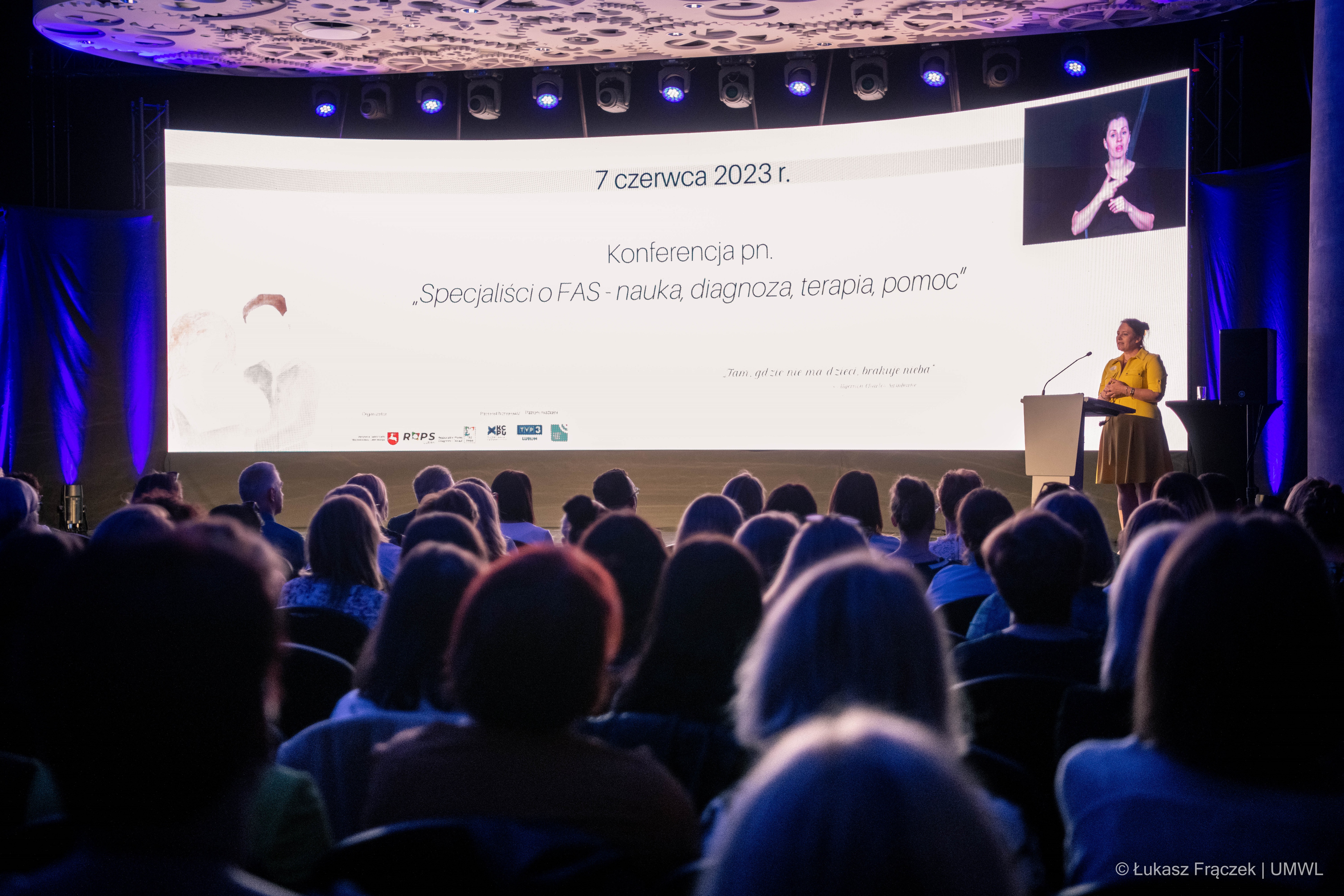 widok na uczestników konferencji nt. FAS słuchających wykładu