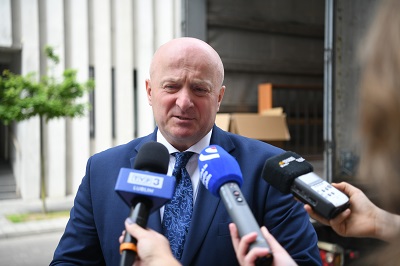 Marszałek Jarosław Stawiarski podczas udzielania wywiadu