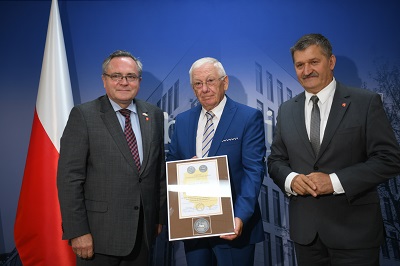 Wicemarszałek Zbigniew Wojciechowski, konsul Ukrainy Ivan Hrycak, członek zarządu Zdzisław Szwed