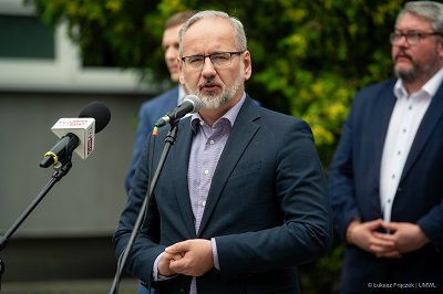 Minister Zdrowia Adam Niedzielski podczas konferencji prasowej