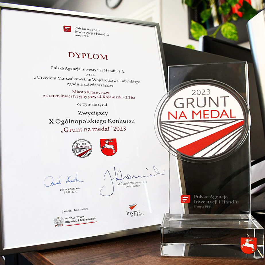 widok na dyplom i statuetke Grunt na medal 2023