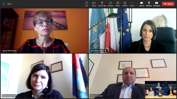 Rzut ekranu przedstawiający delegacje polską i włoską na czele z Wicemarszałkiem Zbigniewem wojciechowskim i Przewodniczącym Flavio Cera