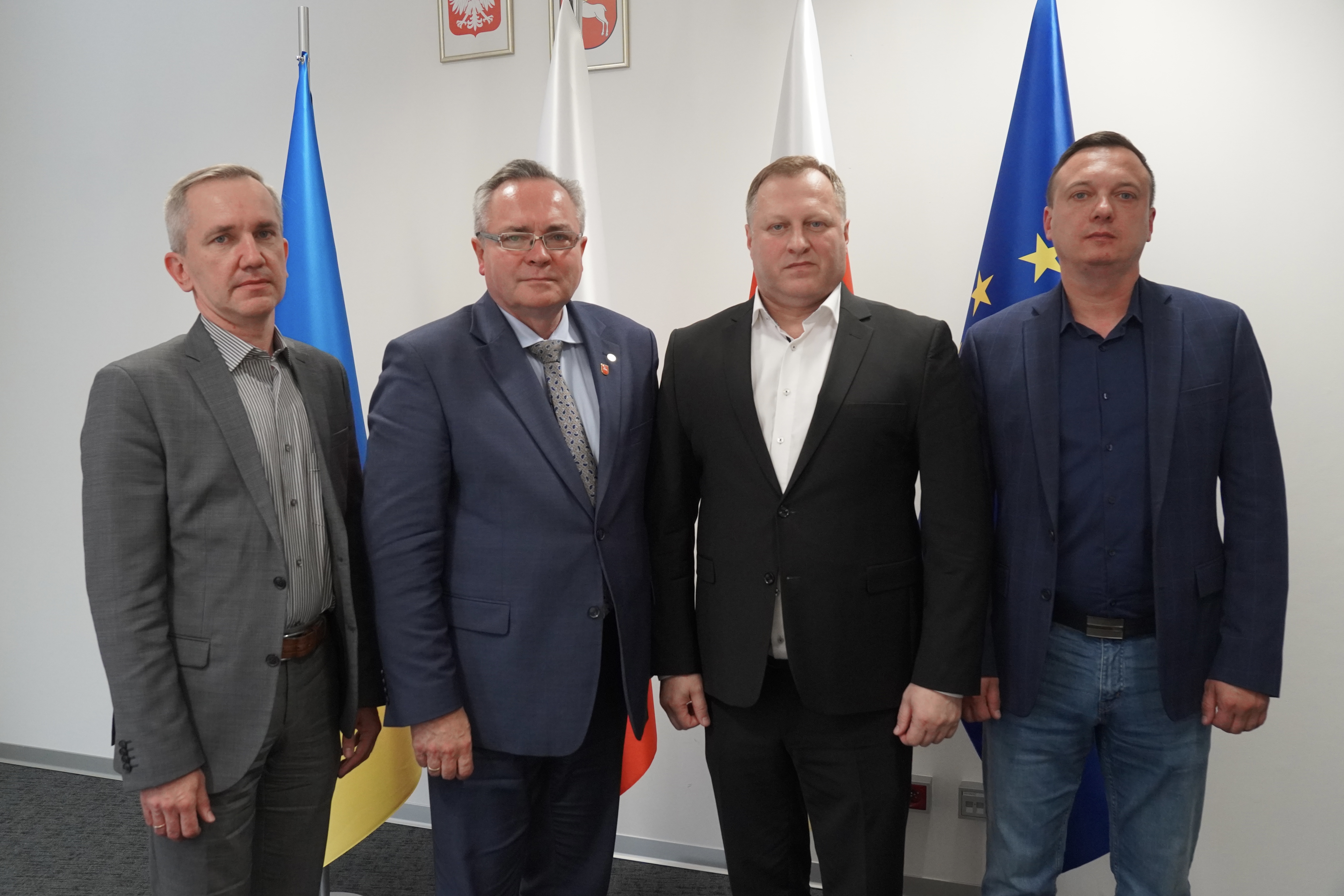 Wicemarszałek Zbigniew Wojciechowski w towarzystwie przedstawicieli delegacji z partnerskiego Obwodu Tarnopolskiego