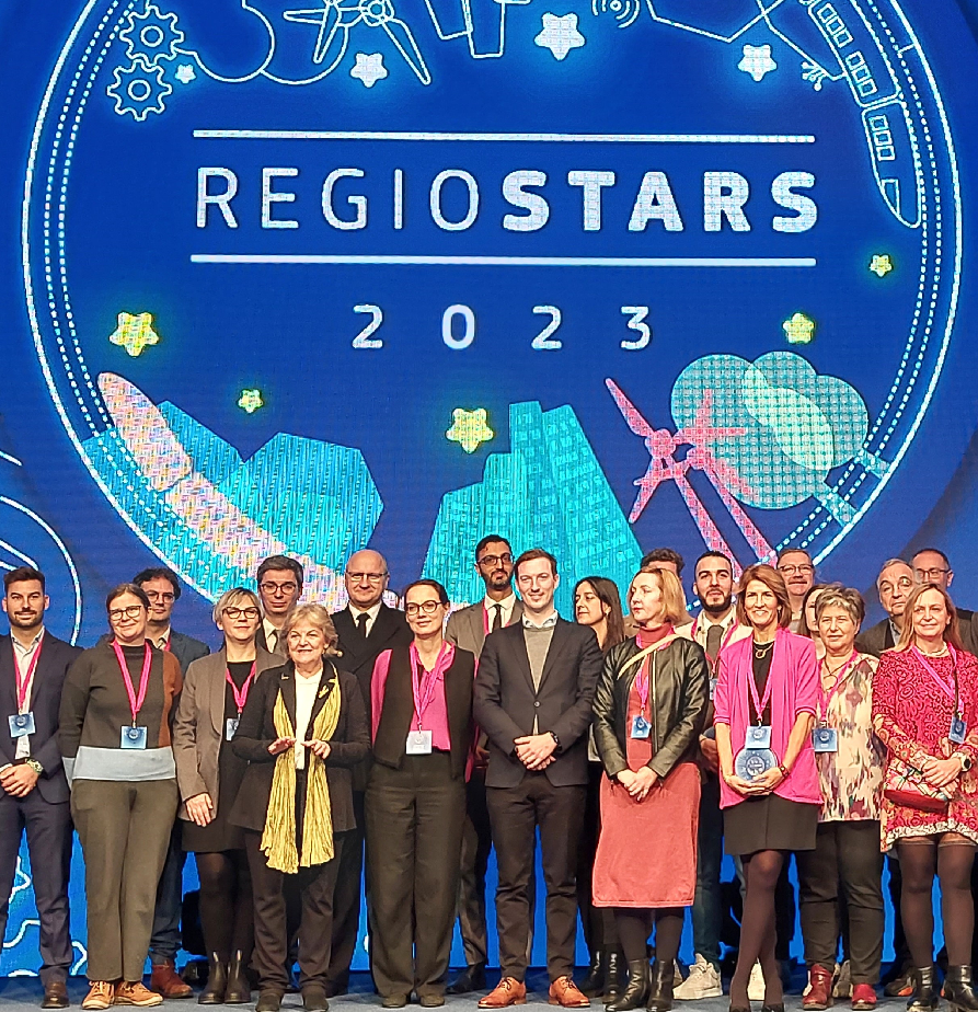 Finaliści pozują podczas konkursu Regiostars