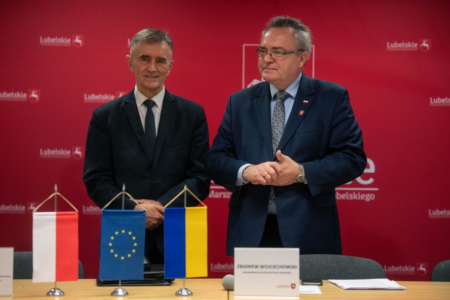 Dyrektor UMWL Bogdan Kawałki i wicemarszałek WL Zbigniew Wojciechowski