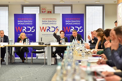 Członkowie Rady podczas posiedzenia plenarnego