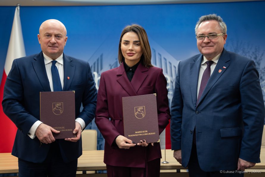 Jarosław Stawiarski, Marszałek WL, Wioleta Labaziuk, Przewodnicząca Chmielnickiej Rady Obwodowej oraz Zbigniew Wojciechowski, Wicemarszałek Województwa Lubelskiego