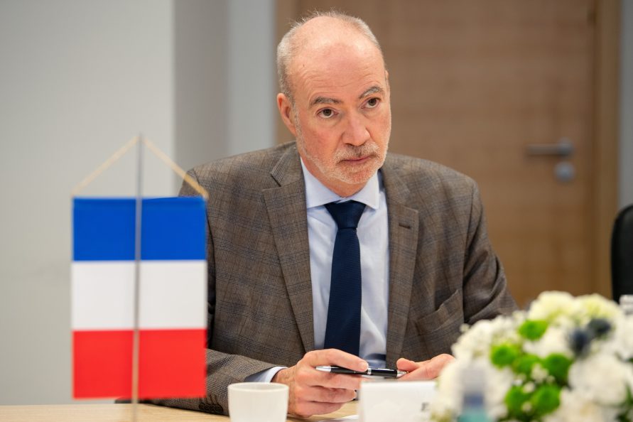 Ambasador Francji Etienne de Poncins