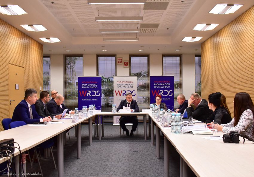 Obradujący członkowie podczas posiedzenia Prezydium WRDS WL