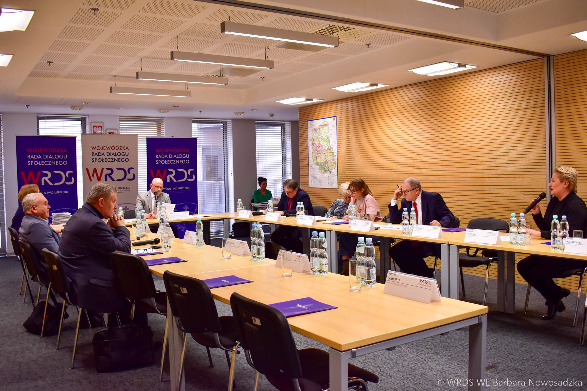 Członkowie Stałego Zespołu Roboczego ds. Rynku Pracy, Zatrudnienia, Wynagrodzeń i Świadczeń Socjalnych podczas obrad