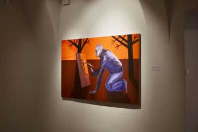 obraz wiszący na ścianie