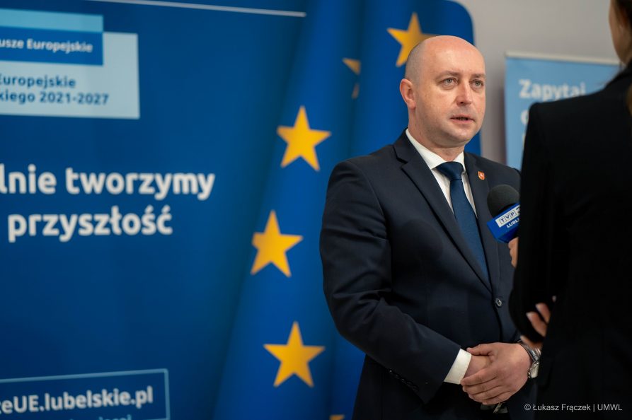 Marszałek Jarosław Stawiarski i aktorka Katarzyna Bujakiewicz