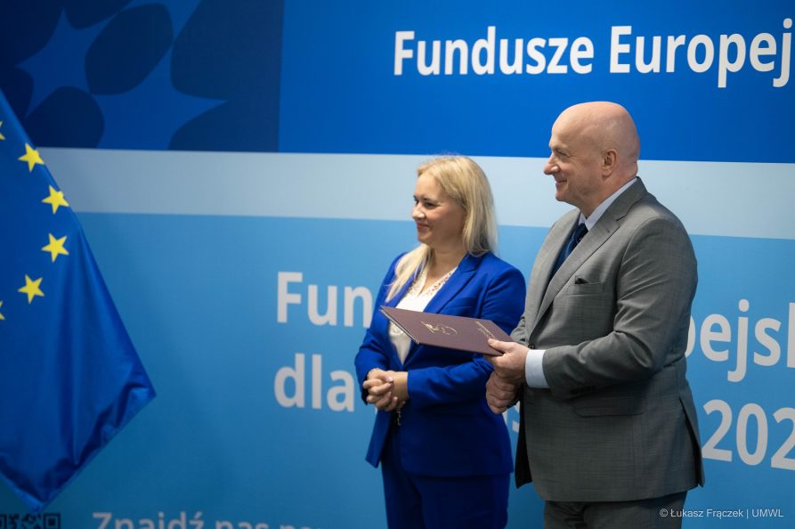 Dyrektor Anna Brzyska i marszałek Jarosław Stawiarski