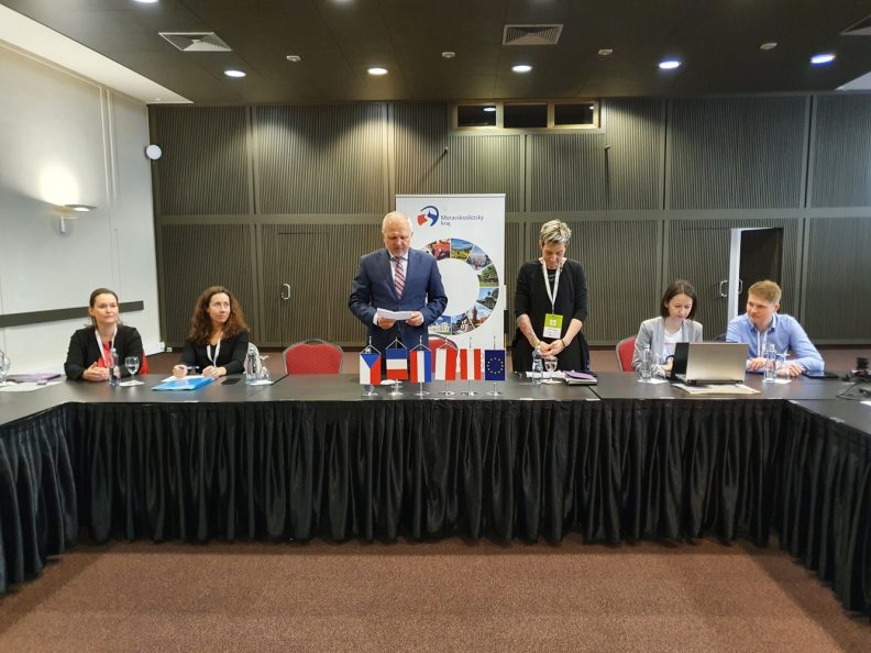 Autobus i napis Dożynki Wojewódzkie