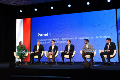 Uczestnicy panelu I w ramach konferencji..
