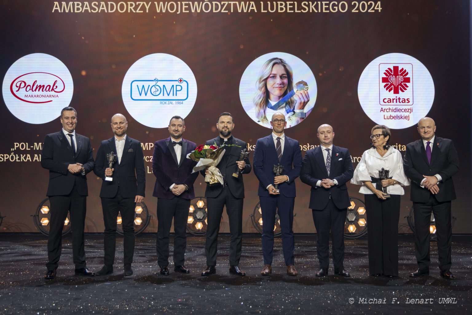 Laureaci nagrody Ambasador Województwa Lubelskiego wraz z członkami zarządu WL