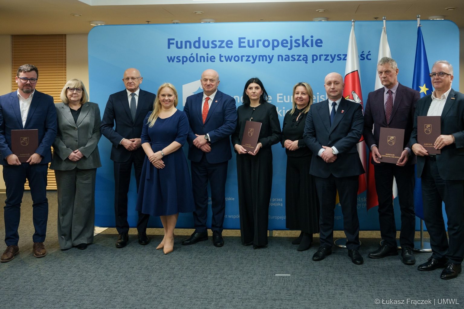 Przedstawiciele Zarządu WL na wspólnym zdjęciu z beneficjentami