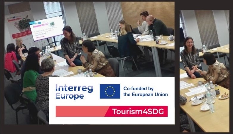 Uczestnicy spotkania dyskutują podczas warsztatów