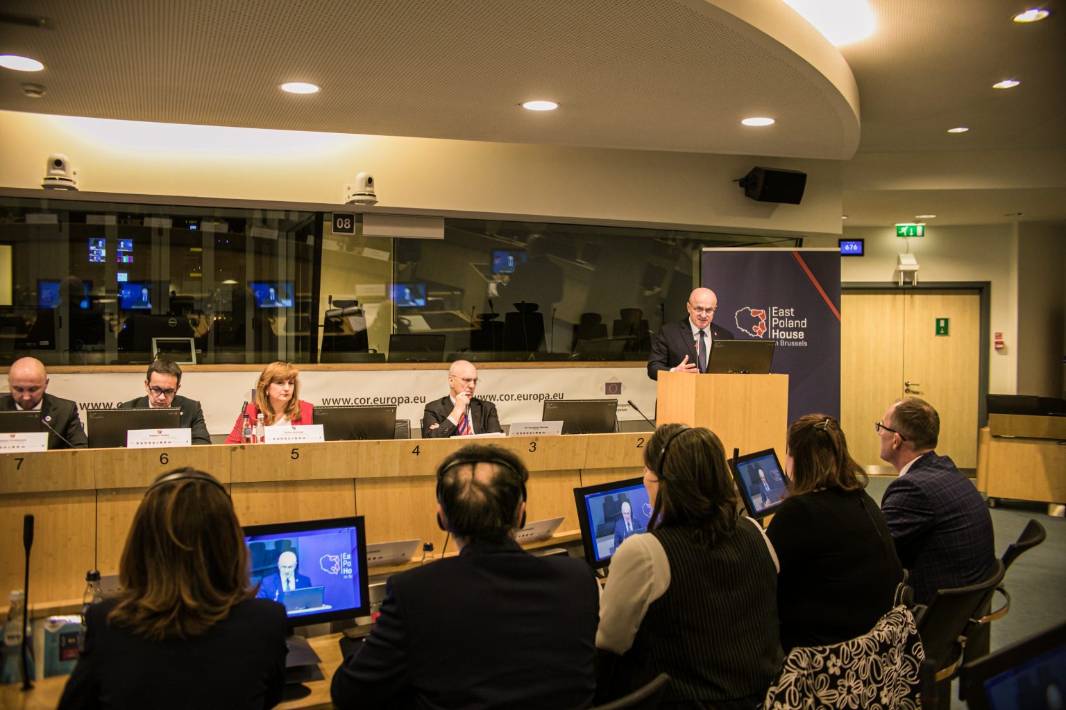Marszałek Jarosław Stawiarski podczas konferencji w Domu Polski Wschodniej