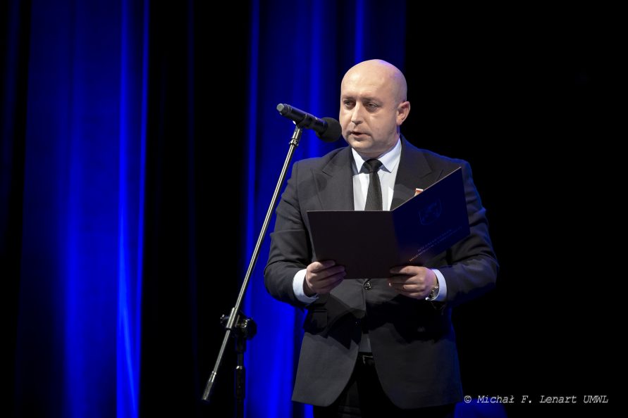 Członek Zarzadu Jarosław KWasek w towarzystwie dwóch zawodników karate i Andrzeja Maciejewskiego Prezesa Lubelskiego Związku Karate Tradycyjnego