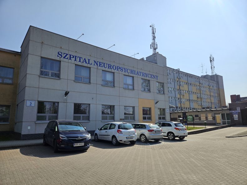 Budynek szpitala widok z zewnątrz