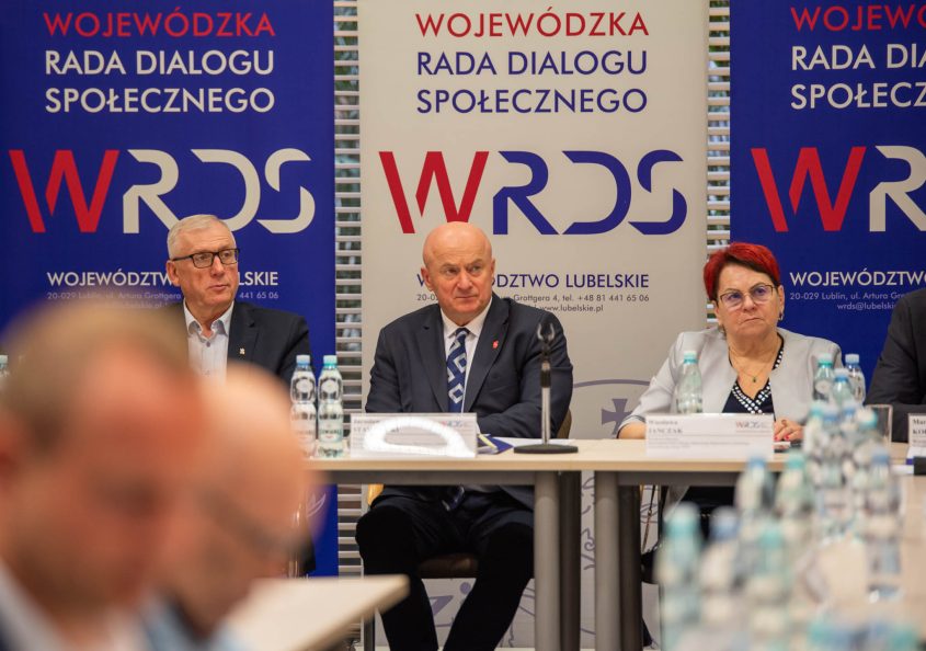 Na zdjęciu Przewodniczący WRDS WL Marszałek Jarosław Stawiarski oraz Wiceprzewodnicząca Wiesława Jańczak oraz Wiceprzewodniczący Marek Wątorski