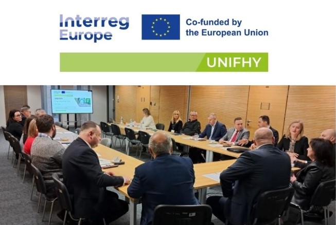 Ludzie podczas spotkania projektowego