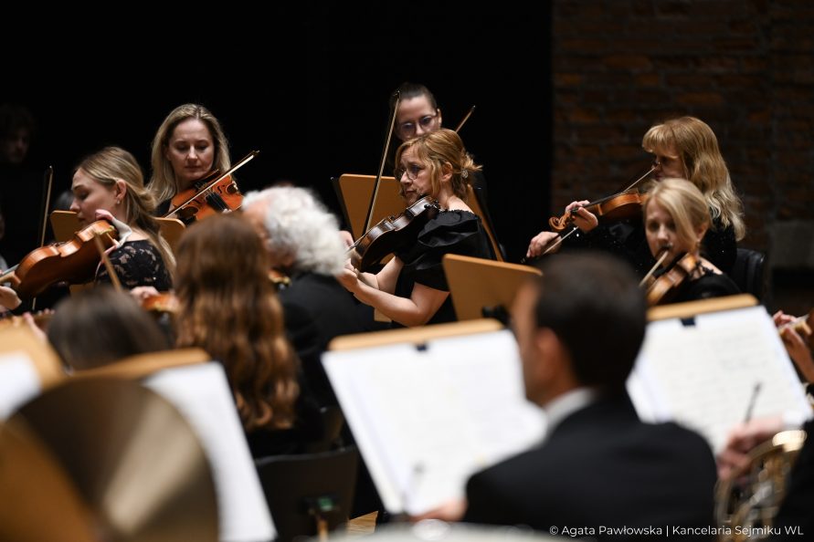 Orkiestra symfoniczna podczas występu
