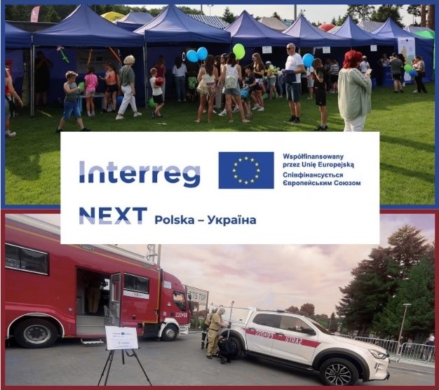 Stoiska wystawione podczas dni Tomaszowa, wóz strażacki oraz logo Programu Polska - Ukraina.
