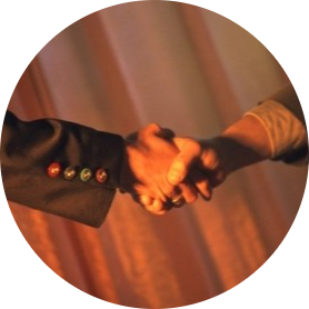 ręce w uścisku jako symbol nawiązania współpracy