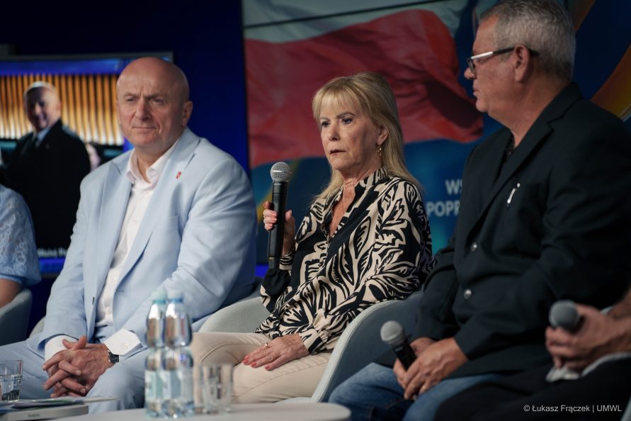 Marszałek Jarosław Stawiarski wraz gośćmi z Izraela podczas konferencji