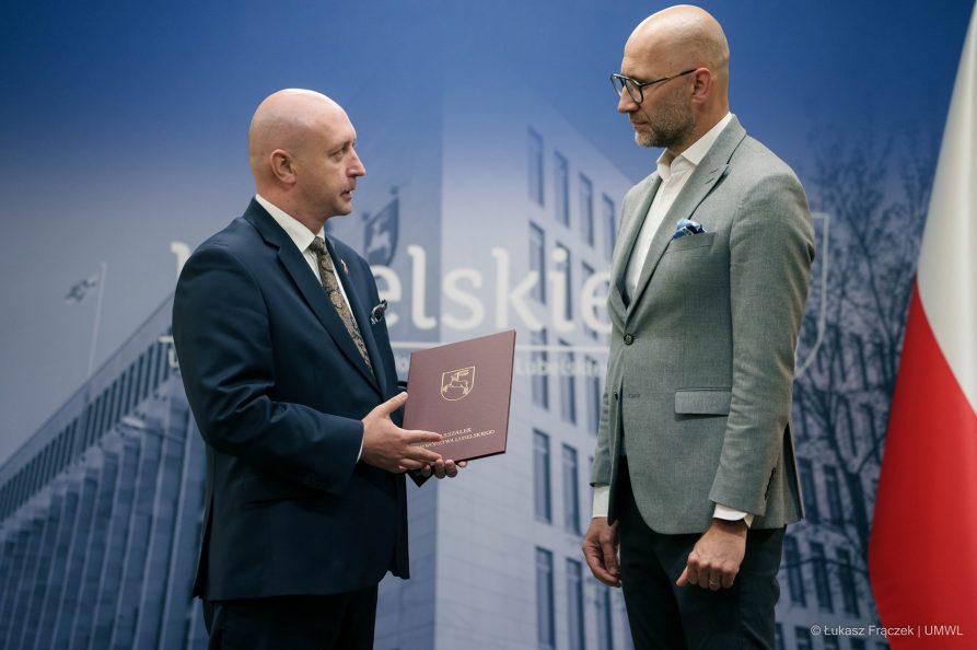 Wicemarszałek Piotr Breś wręcz umowę